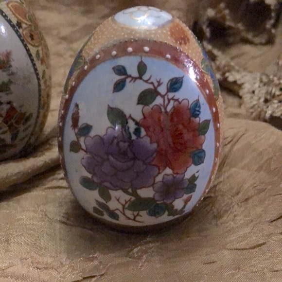 🌻 3/$15 set of 3 Handpainted Porcelain Eggs - Picture 2 of 7